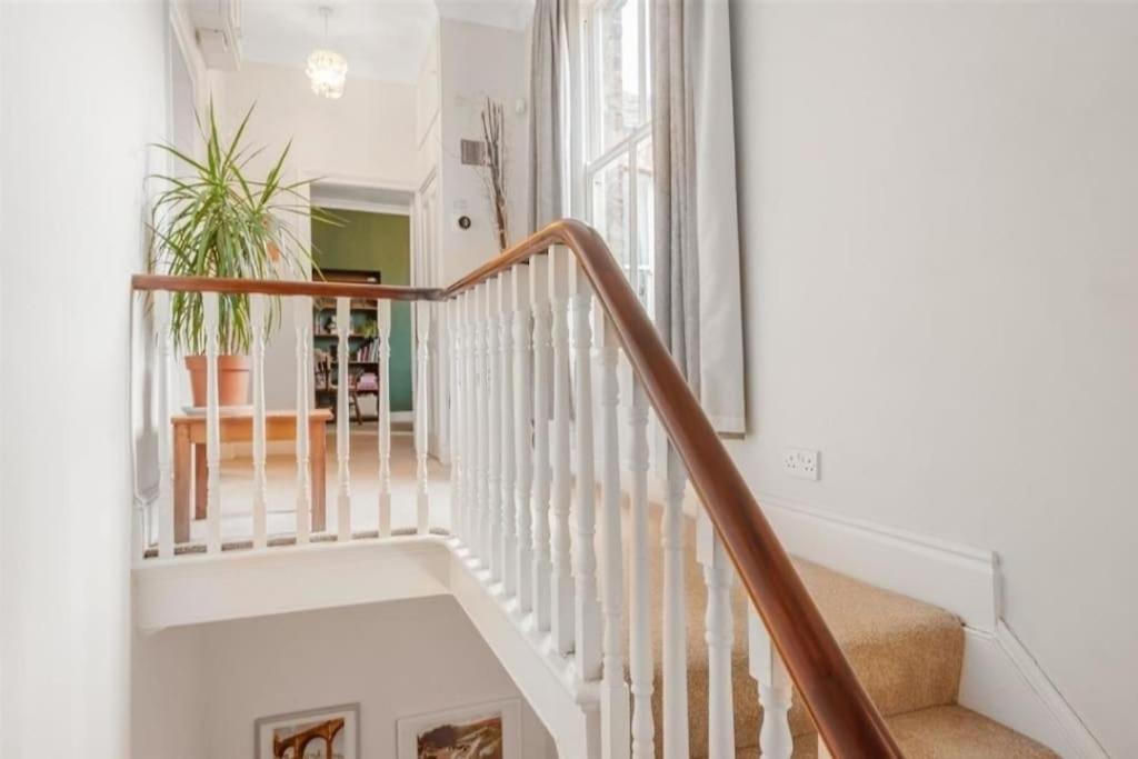 Lovely Spacious Home, 8Mins Walk To York Minster Exterior photo