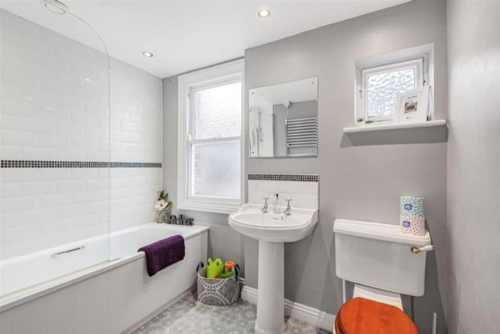 Lovely Spacious Home, 8Mins Walk To York Minster Exterior photo
