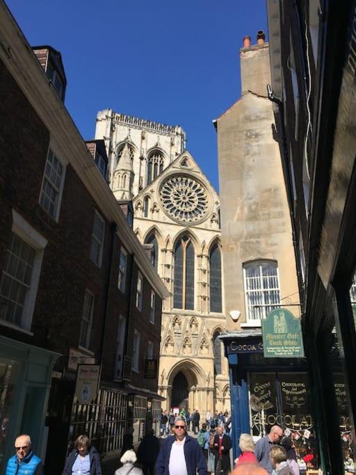Lovely Spacious Home, 8Mins Walk To York Minster Exterior photo